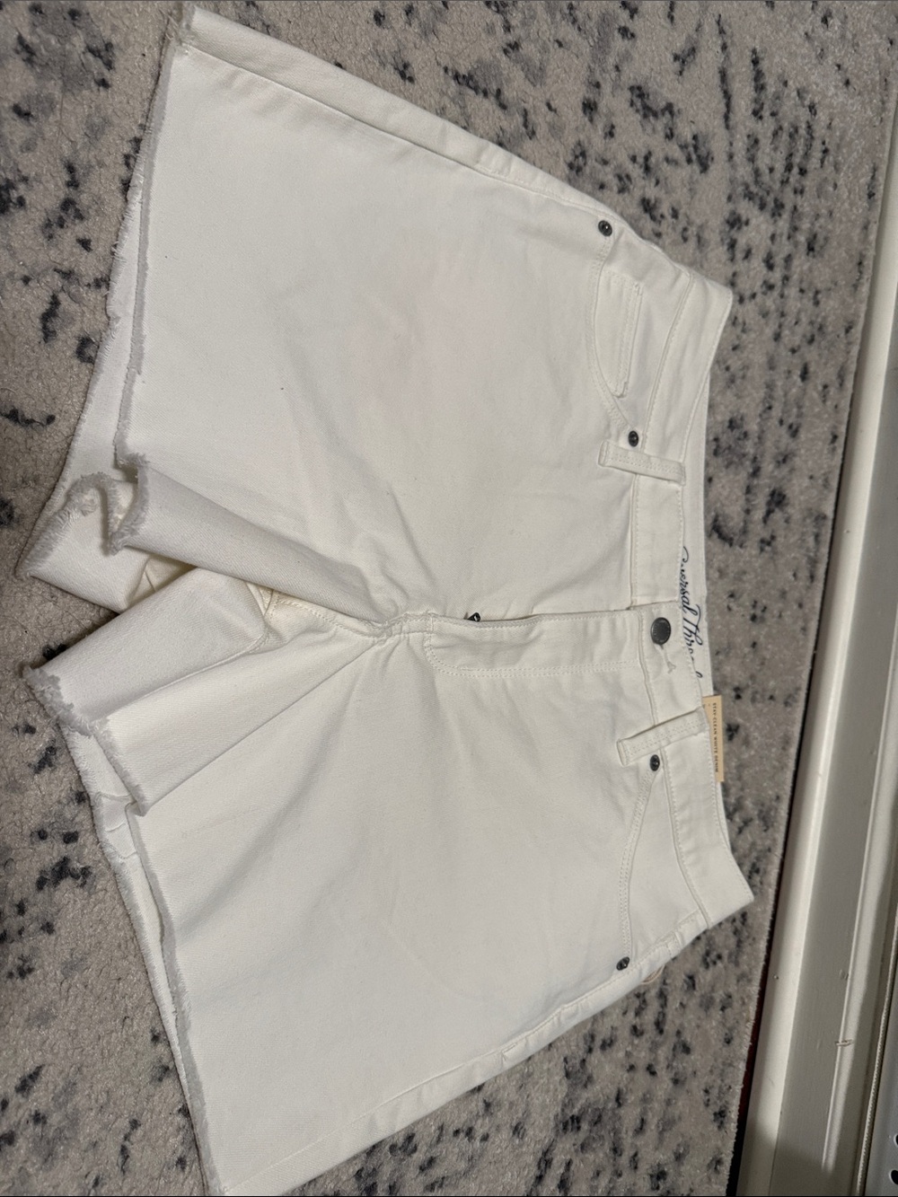Universal Thread White Denim Frayed Hem Shorts. Size 10. 4 inch inseam